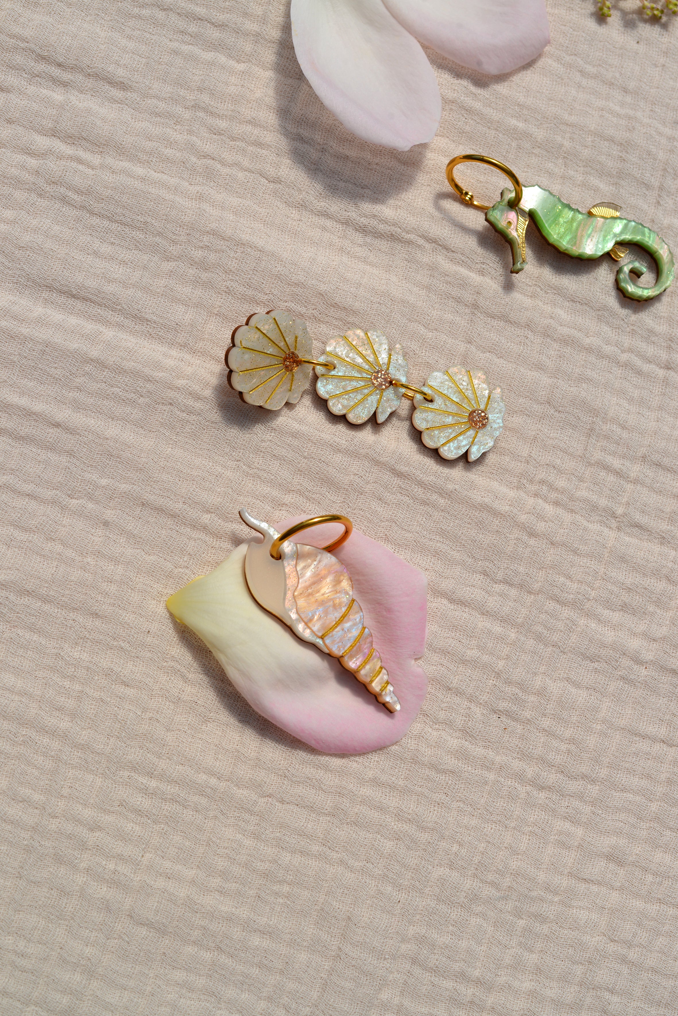 Twist Shell Hoops