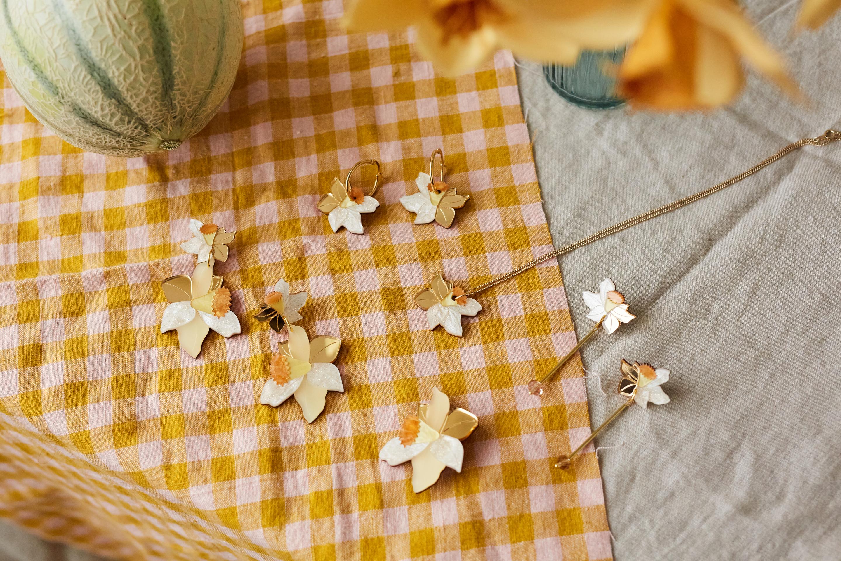 Daffodil Necklace IVORY