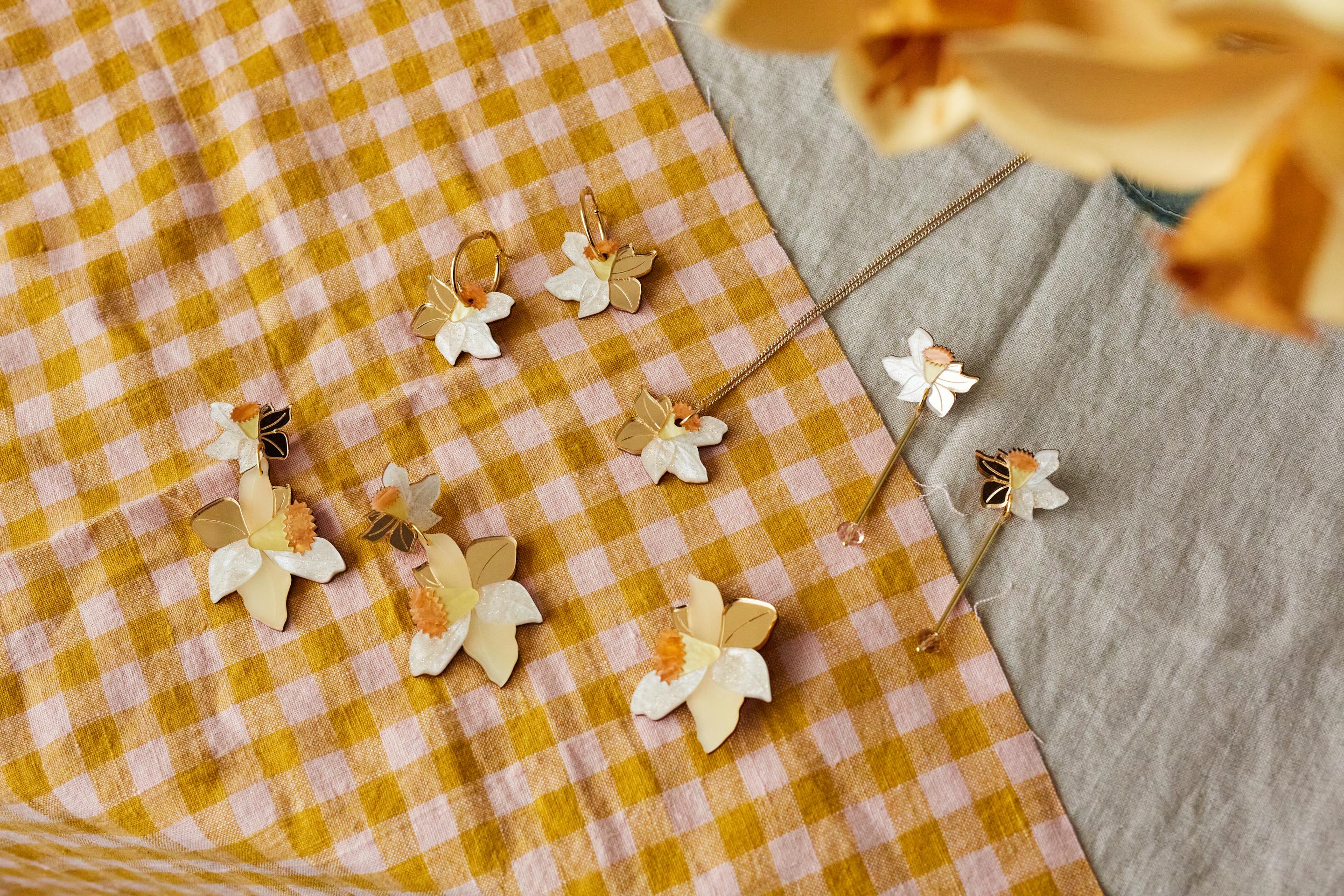 Daffodil Necklace IVORY