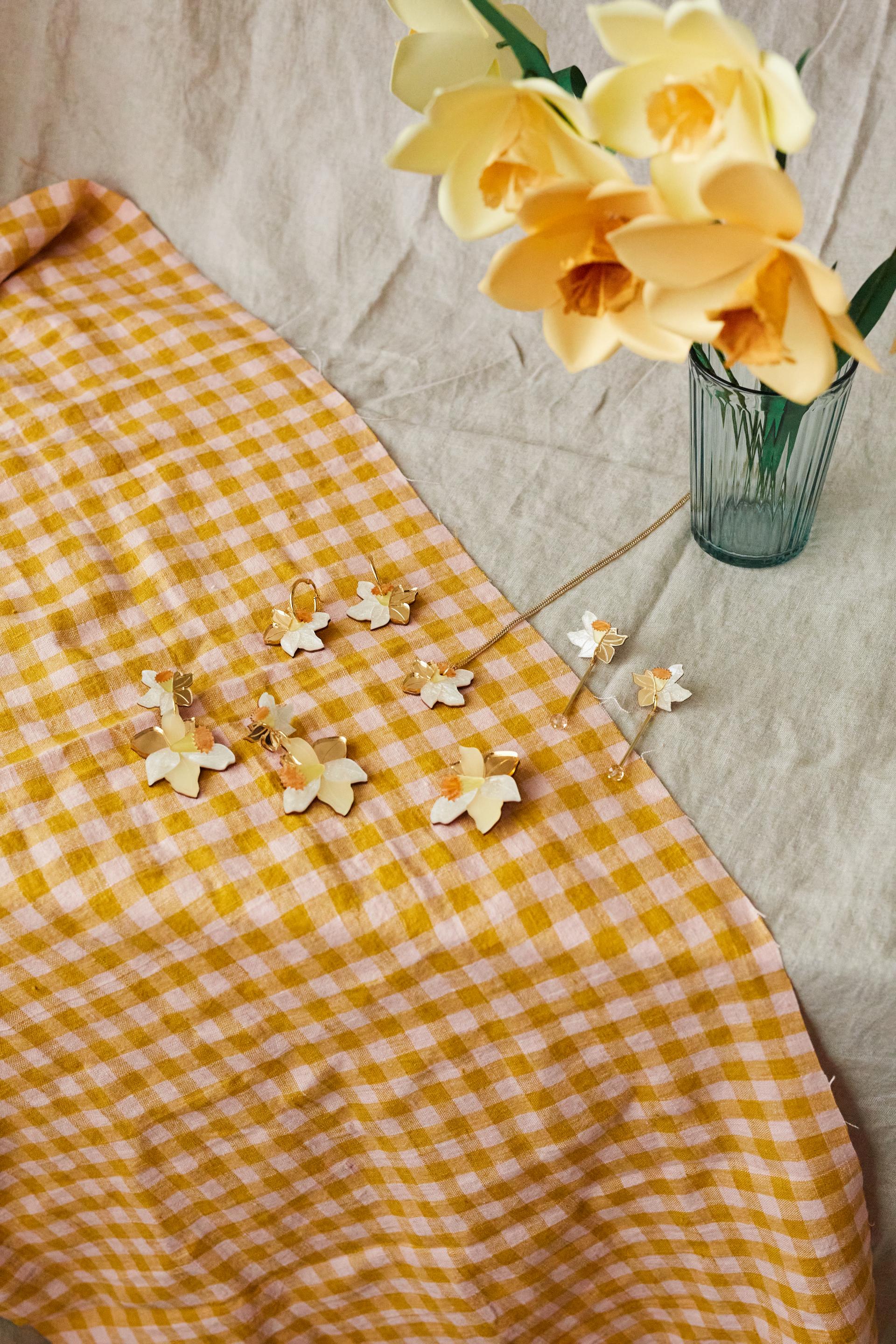 Daffodil Necklace IVORY