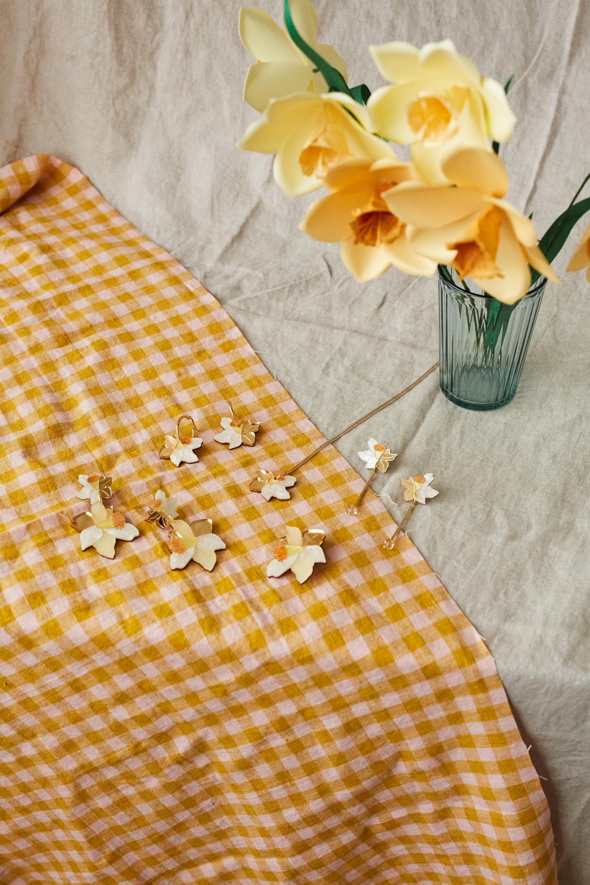 Daffodil Necklace IVORY