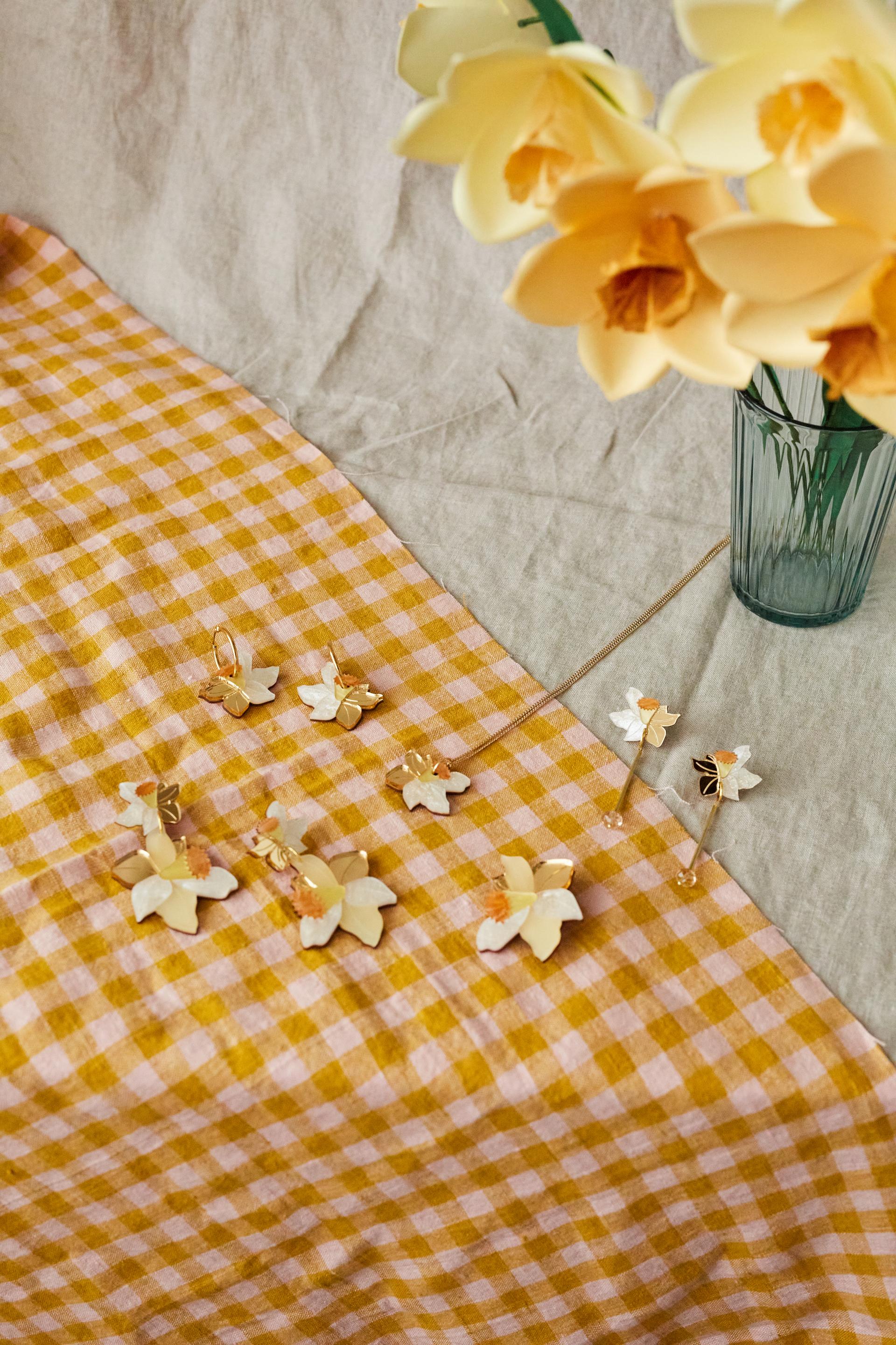 Daffodil Necklace IVORY