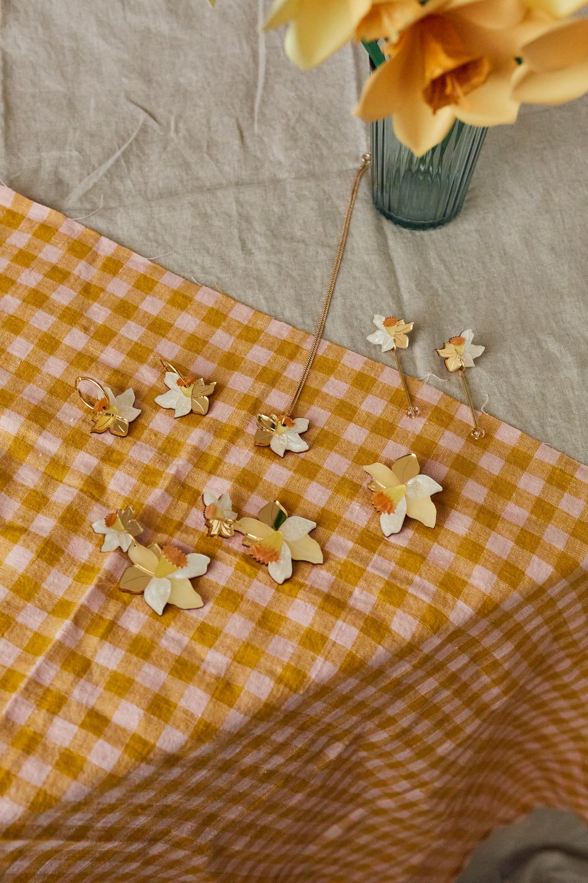 Daffodil Necklace IVORY