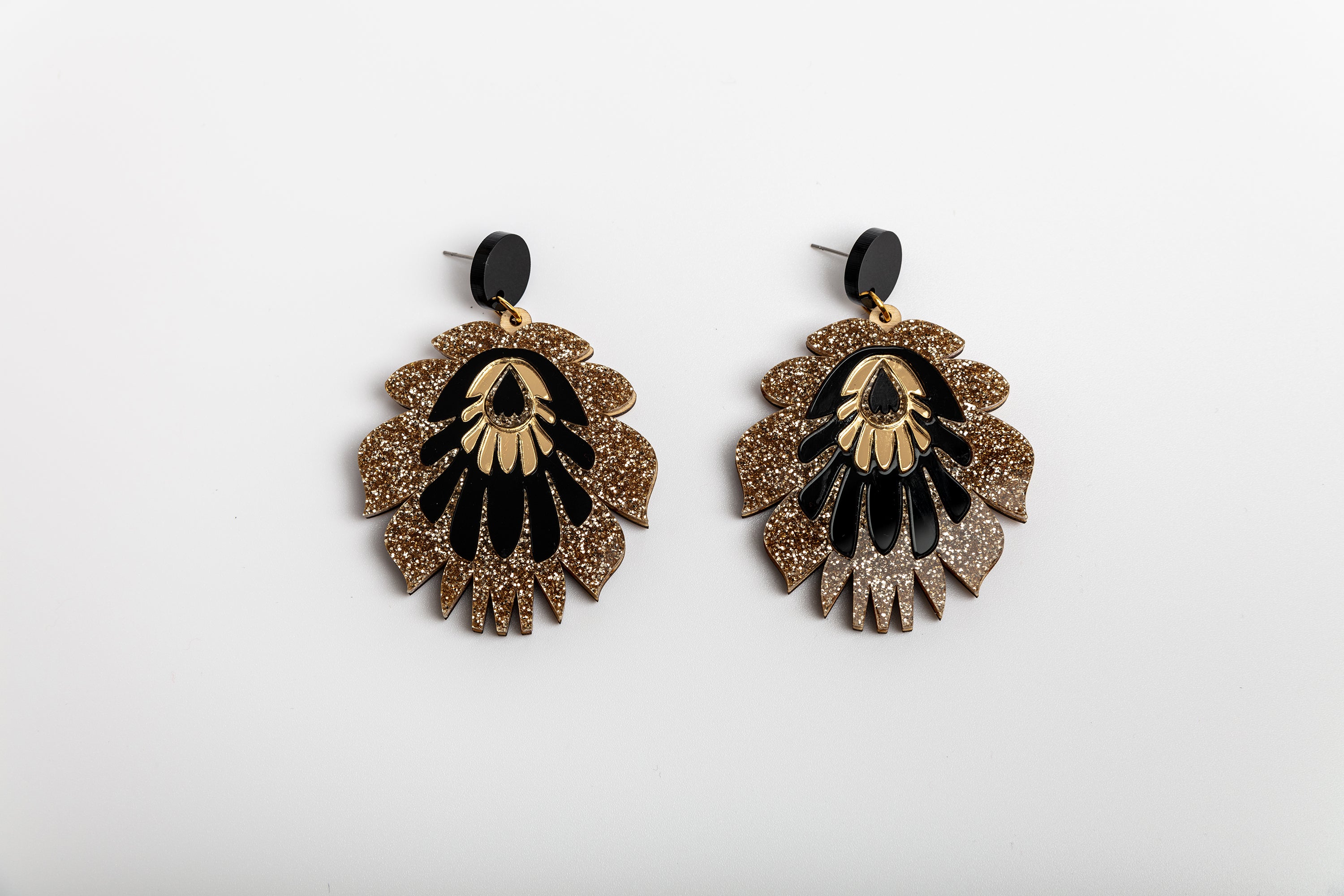 Boucles d'oreilles Folk Flower Statement, paillettes dorées/noir