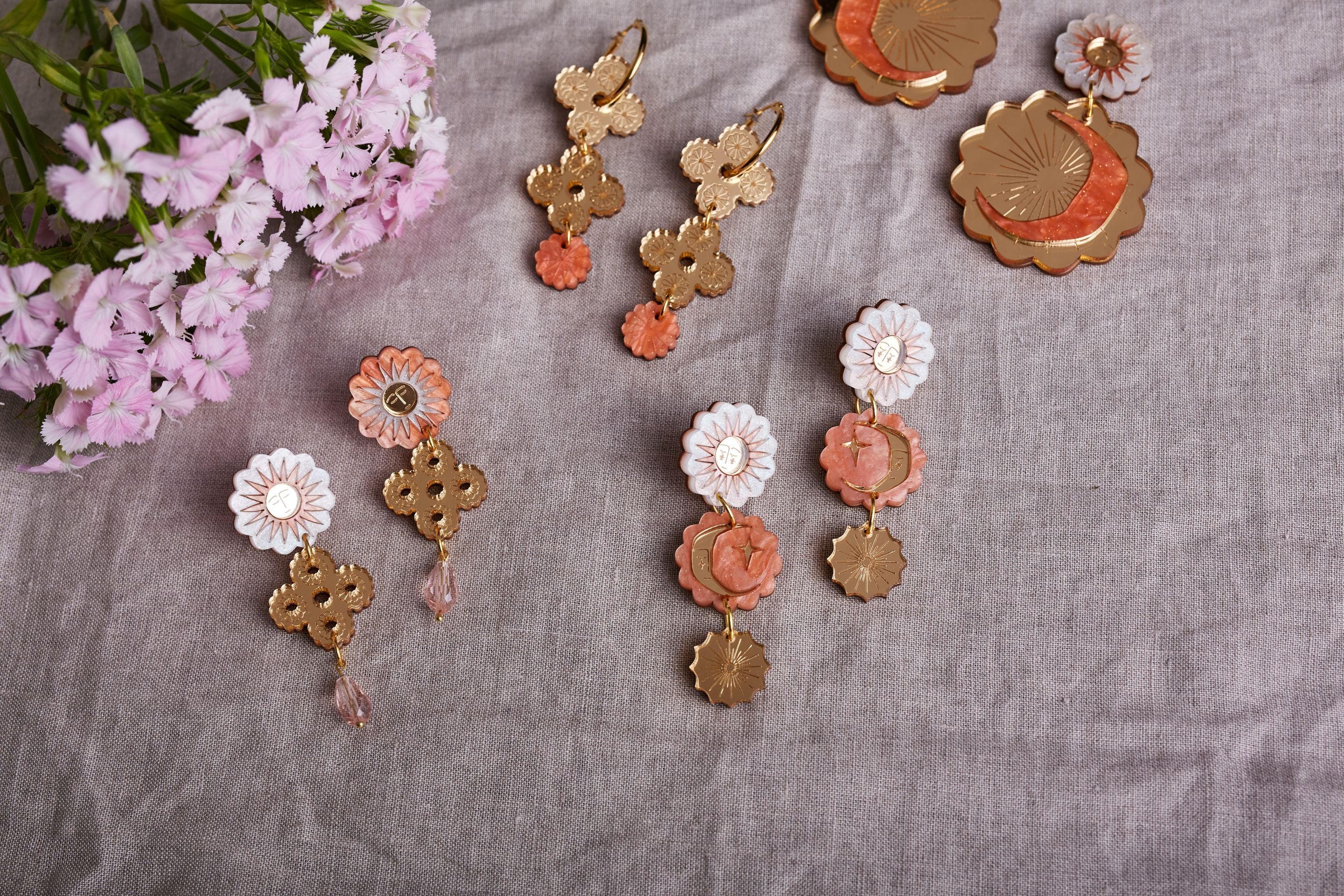 Boucles d'oreilles à tige Céleste Soleil Lune - Pêche